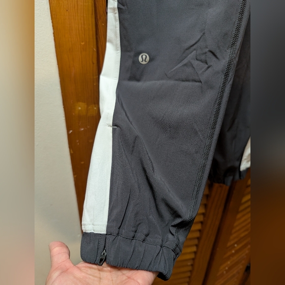 lululemon athletica Charcoal and White Joggers Sz.0 - Picture 5 of 10